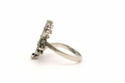 Bague années 70 or blanc, saphirs, diamants
