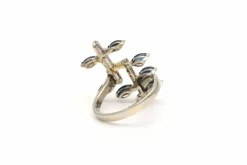 Bague années 70 or blanc, saphirs, diamants