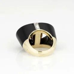 Bague années '50 or jaune, corail, onyx, diamant