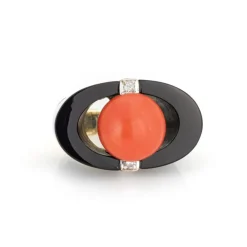 Bague années '50 or jaune, corail, onyx, diamant