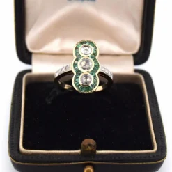 BAGUE ANTIQUE - OR JAUNE - DIAMANTS ET ÉMERAUDES