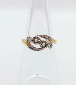 Bague antique or jaune diamant taille roses et monture à enroulement (circa 1900)
