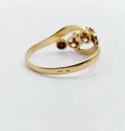 Bague antique or jaune diamant taille roses et monture à enroulement (circa 1900)