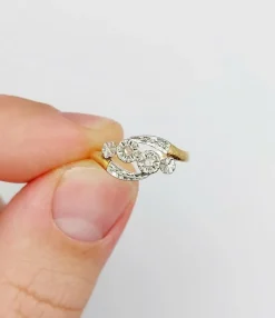 Bague antique or jaune diamant taille roses et monture à enroulement (circa 1900)