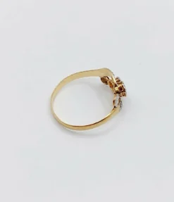 Bague antique or jaune diamant taille roses et monture à enroulement (circa 1900)