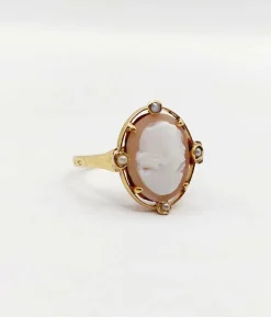 Bague antique or jaune 18k camée sur coquille et de petites perles