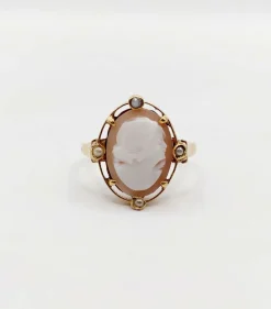 Bague antique or jaune 18k camée sur coquille et de petites perles