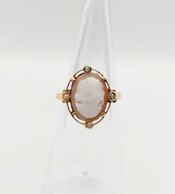 Bague antique or jaune 18k camée sur coquille et de petites perles