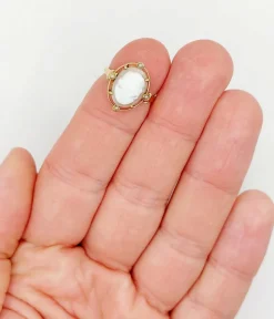 Bague antique or jaune 18k camée sur coquille et de petites perles