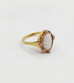 Bague antique or jaune 18k camée sur coquille et de petites perles