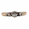 Bague antique or rose, diamant taille ancienne épaulé de diamants taille roses (circa 1900)