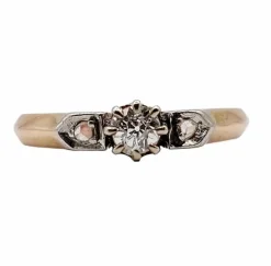 Bague antique or rose, diamant taille ancienne épaulé de diamants taille roses (circa 1900)