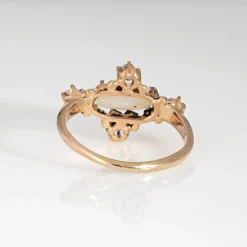 Bague antique victorienne en or jaune 14 carats avec opale et diamant