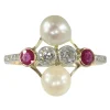 Bague Art Déco avec diamants, rubis et perles