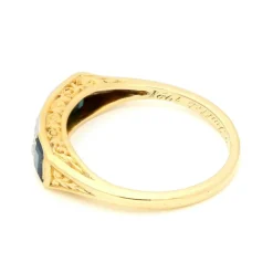 Bague Art Déco avec rangée de diamants et saphirs