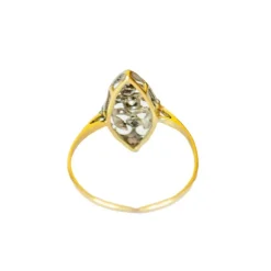 BAGUE ART DÉCO DES ANNÉES 1930 EN OR 18 KT ET PLATINE AVEC DIAMANTS