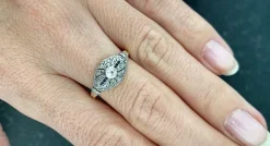 Bague Art Déco deux ors diamants et saphirs
