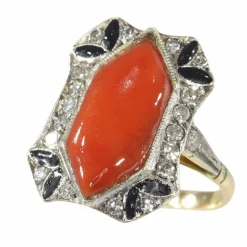Bague Art Déco, diamants, corail et émail noir