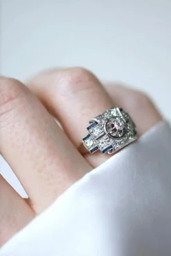 Bague Art Déco diamants et saphirs synthétiques