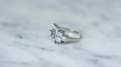 Bague Art Déco diamants et saphirs synthétiques