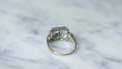 Bague Art Déco diamants et saphirs synthétiques