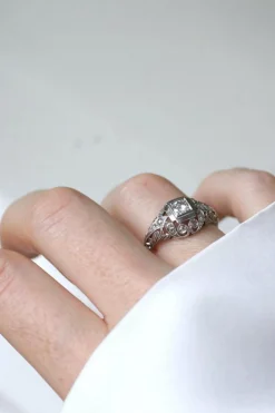 Bague Art Déco Dôme Ajouré Diamants