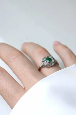 Bague Art Déco Emeraude et Diamants sur Platine