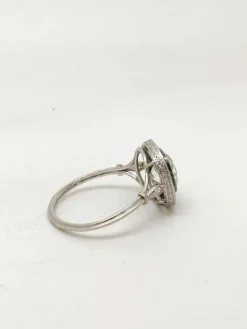 Bague Art Déco en or blanc et diamants taille ancienne, années 1930