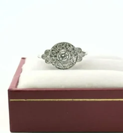 Bague art déco en or blanc et diamants