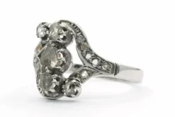 Bague Art Déco en or blanc 18 carats et argent sertie de diamants