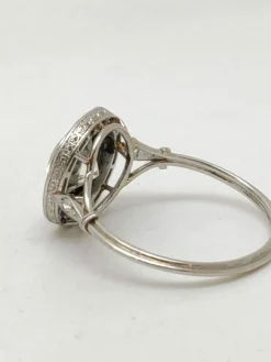 Bague Art Déco en or blanc et diamants taille ancienne, années 1930
