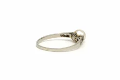 Bague Art Déco en or blanc 18 carats sertie d'une perle et de diamants 