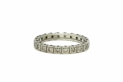 Bague Art Déco en or blanc 18 carats sertie de diamants