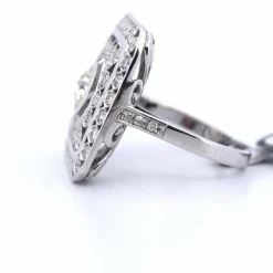 BAGUE ART DÉCO EN OR BLANC 18 KT ET DIAMANTS