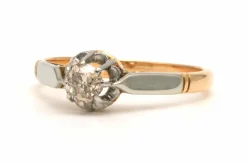 Bague Art Déco en or jaune 18 carats sertie d'un diamant (+/- 0.28 ct)