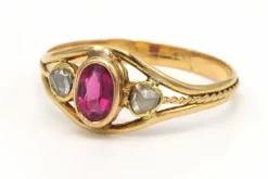 Bague Art Déco en or jaune sertie d'un cristal et de diamants