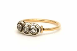 Bague Art Déco en or jaune et blanc 18 carats sertie de diamants "taille rose"