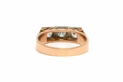 Bague Art Déco en or jaune et blanc 18 carats sertie de diamants