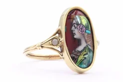 Bague Art Déco en or jaune sertie de perles et d'un émail de Limoges