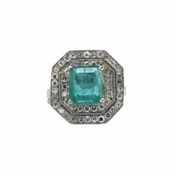Bague Art Déco en platine et émeraude