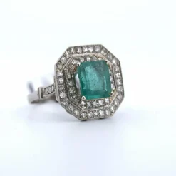 Bague Art Déco en platine et émeraude