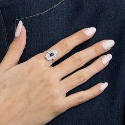 Bague Art déco en platine, saphir et diamants