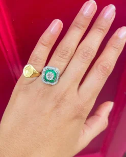 Bague Art déco en platine, diamants et émeraudes