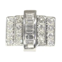 Bague Art Déco en platine et diamants