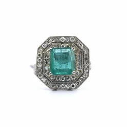 Bague Art Déco en platine avec émeraude
