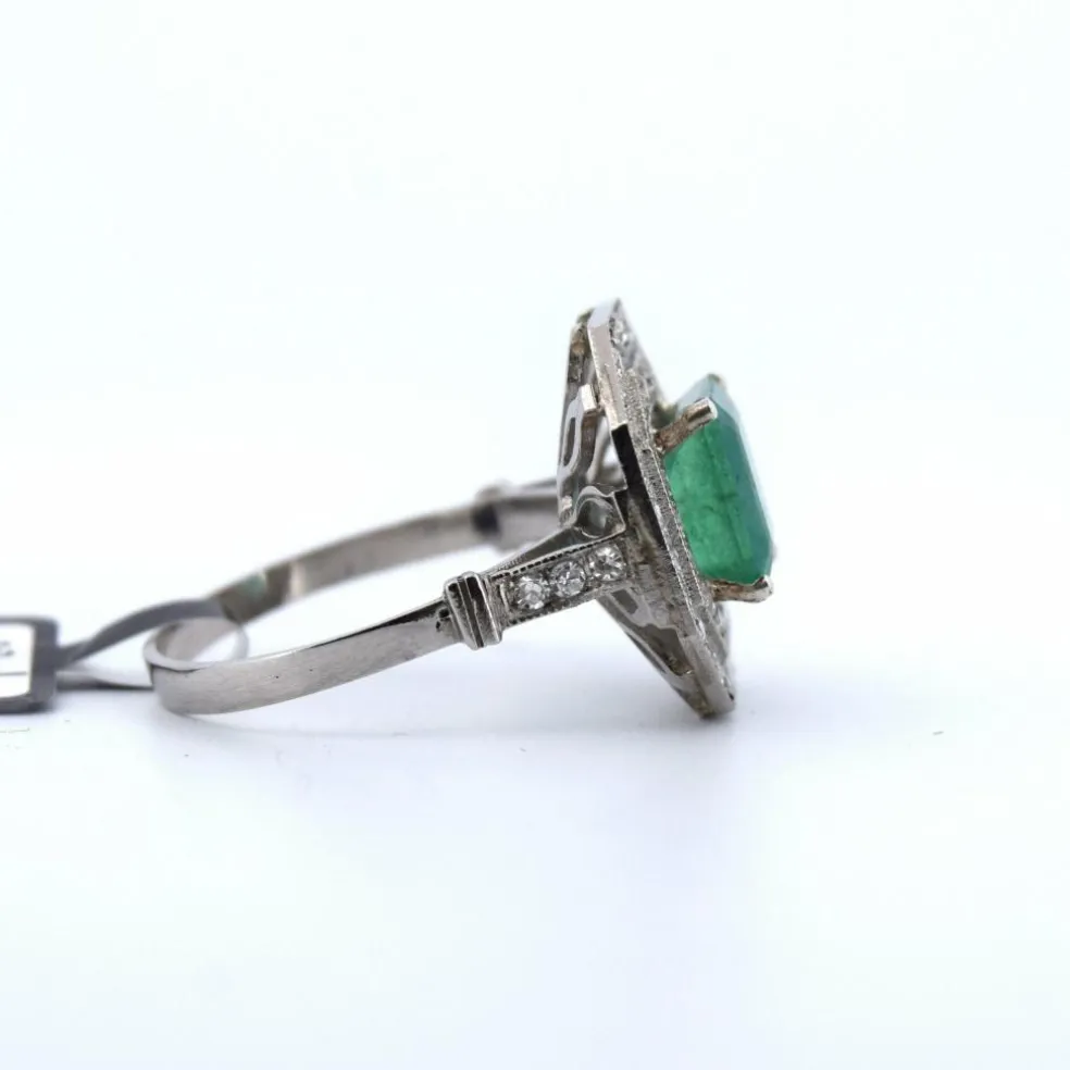 Bague Art Déco en platine et émeraude