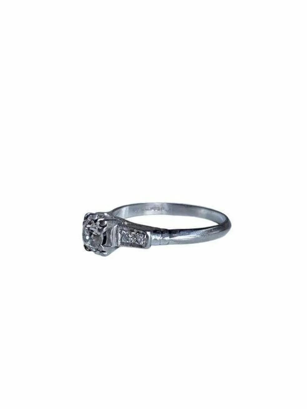 Bague art déco en platine et diamants