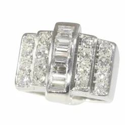 Bague Art Déco en platine et diamants
