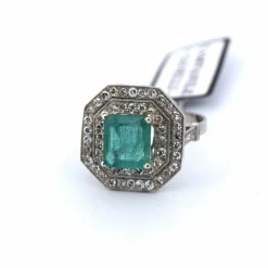 Bague Art Déco en platine avec émeraude