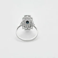 Bague Art déco en platine, saphir et diamants